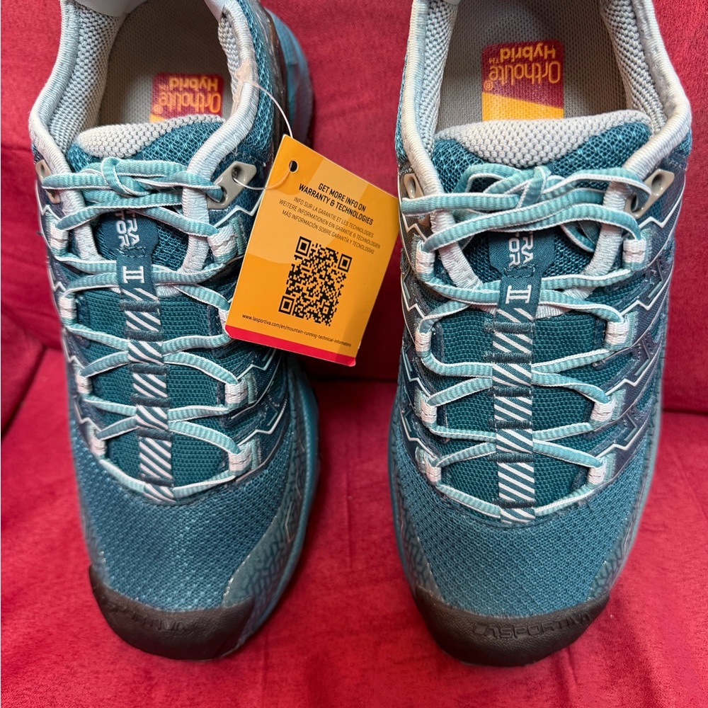 La Sportiva Teal and Black Running Shoes - Picture 4 of 6